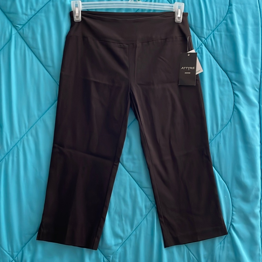 Women’s 4 petite dark brown stretch capris